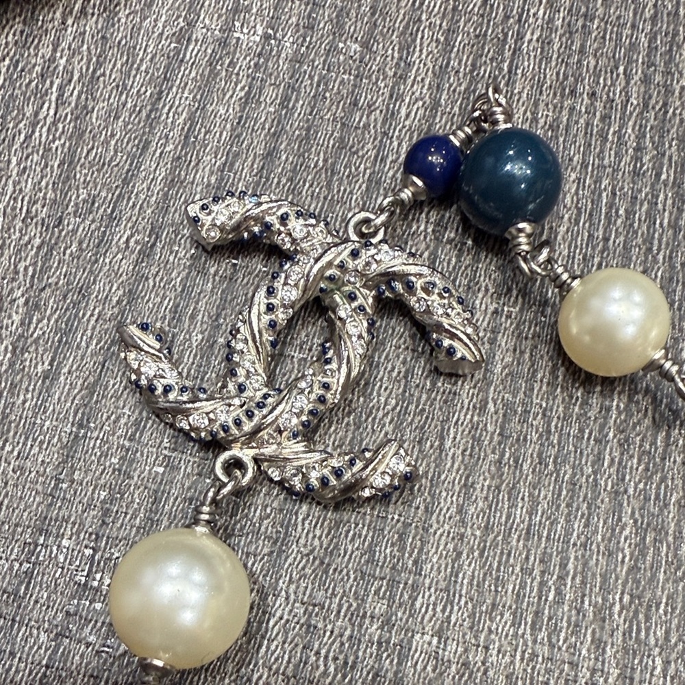 CHANEL Silver and Pearl Necklace with Blue Accents - Picture 5 of 6